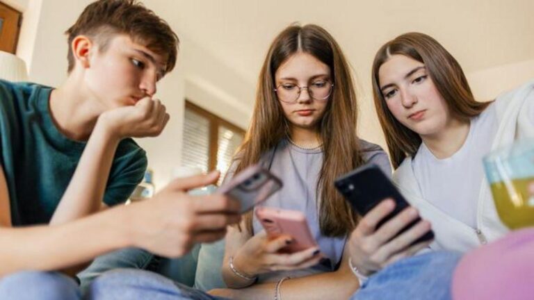 Australia Enforces World’s First Social Media Ban for Children Under 16