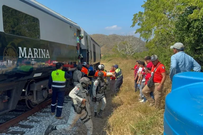 Interoceanic passenger train derails in southern Mexico, killing at least 13 and injuring 98