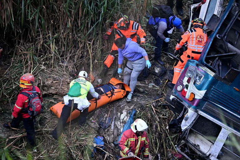 Colombian School Bus Plunges Into Ravine, Killing at Least 16 Students Returning from Caribbean Educational Trip