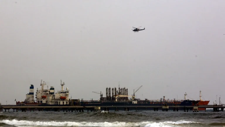 U.S. Seizes 5th Oil Tanker in Caribbean as Venezuela Blockade Tightens, 16 Vessels Evade Quarantine