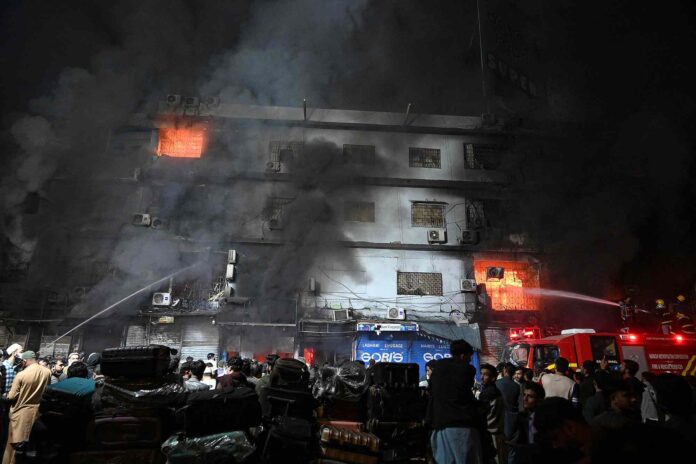 Karachi-Pakistan-fire-011826-01-59628507440d4712ac0fd62cfa4b6197