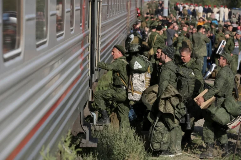 Russia Expands Cash Incentives, Prison Releases and Fast-Track Citizenship to Refill Ranks in Ukraine War