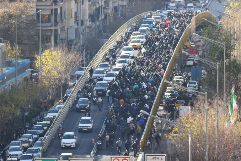 Iran Paralyzed by Nationwide Shutdown as Economic Crisis Sparks Fourth Day of Violent Protests