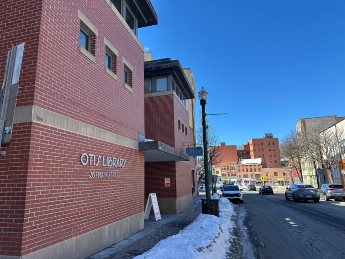 Passport_Applications-Libraries_26951-1672x1254