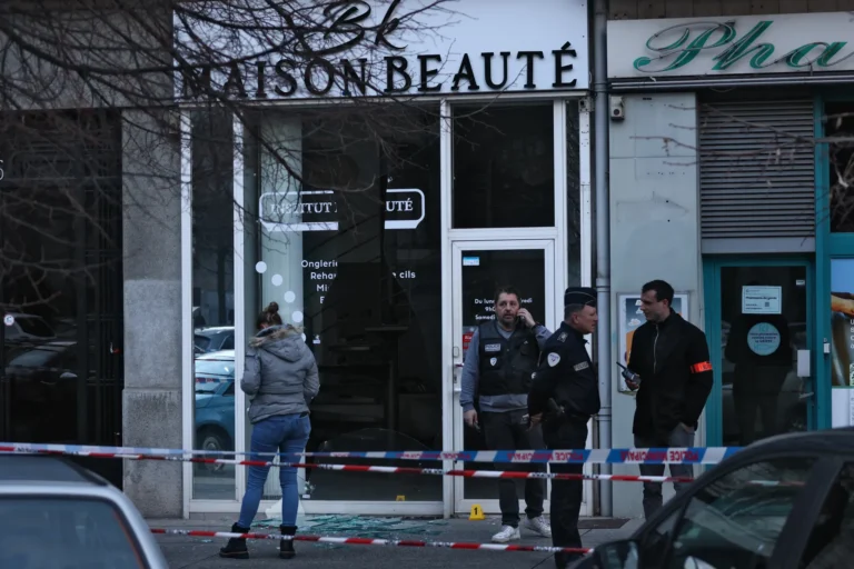 Grenade Thrown Into Beauty Salon in Southeastern France Injures 6, Including Child