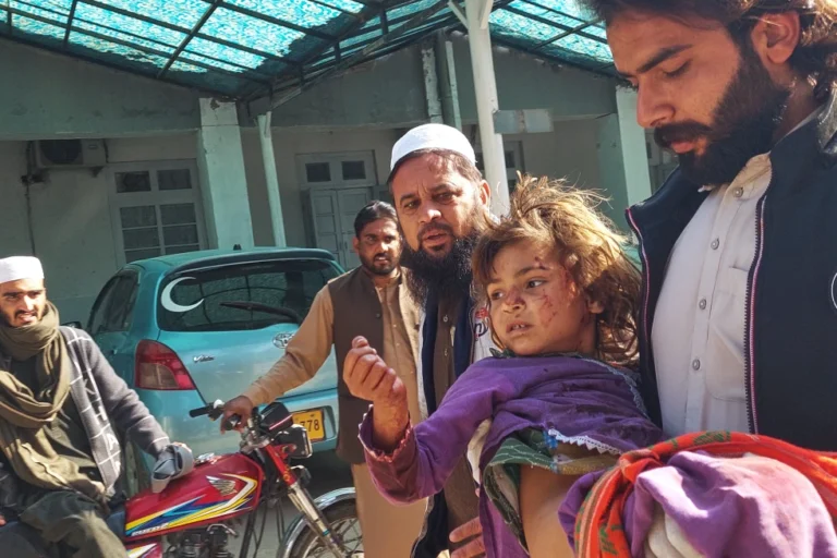 Motorcycle Bomb Outside Police Station Kills 2, Including Child, in Northwestern Pakistan
