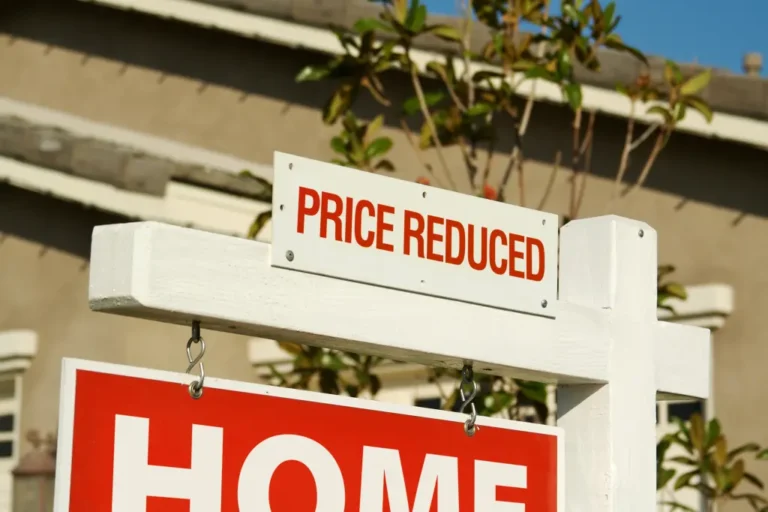 U.S. Housing Market Tilts Toward Buyers as Sellers Outnumber Buyers by 44%, Redfin Says