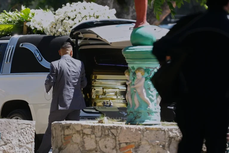  Jalisco Cartel Leader ‘El Mencho’ Buried in Golden Casket Under Heavy Security in Guadalajara