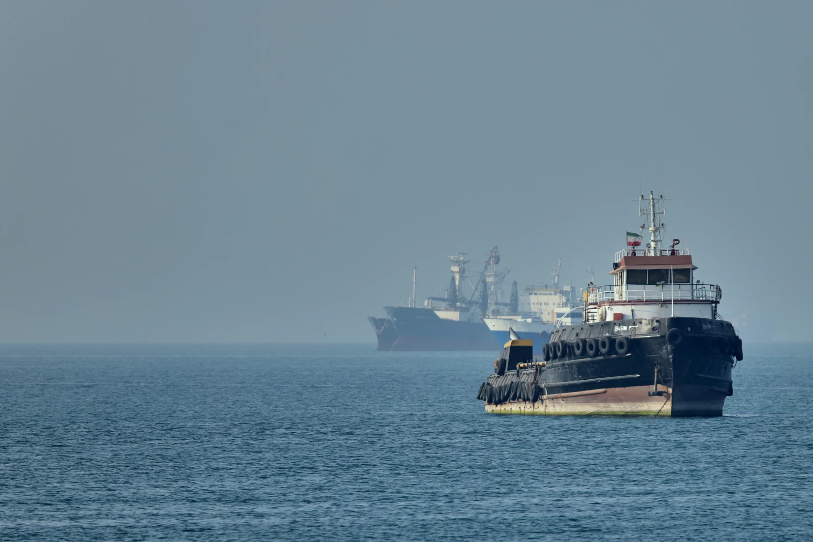 US Strikes Iranian Oil Tanker as Trump Presses Tehran to Accept War Deal