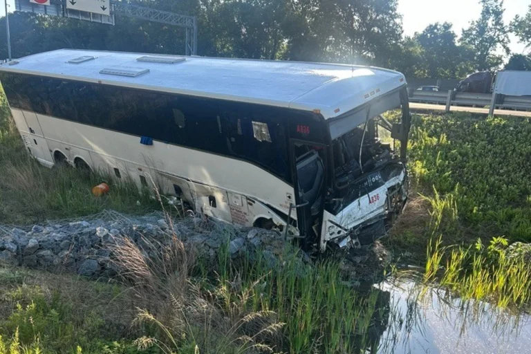 5 Dead, Dozens Injured After Bus Crashes Into Traffic on I-95 in Virginia