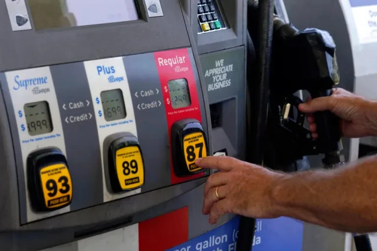 U.S. gas prices surge to $4.39 as Iran conflict drives sharpest spike since ceasefire
