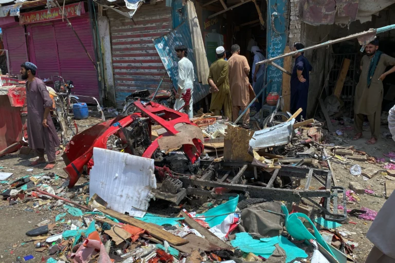 Bomb Hidden in Rickshaw Rips Through Pakistan Market, Killing 9 and Injuring Dozens