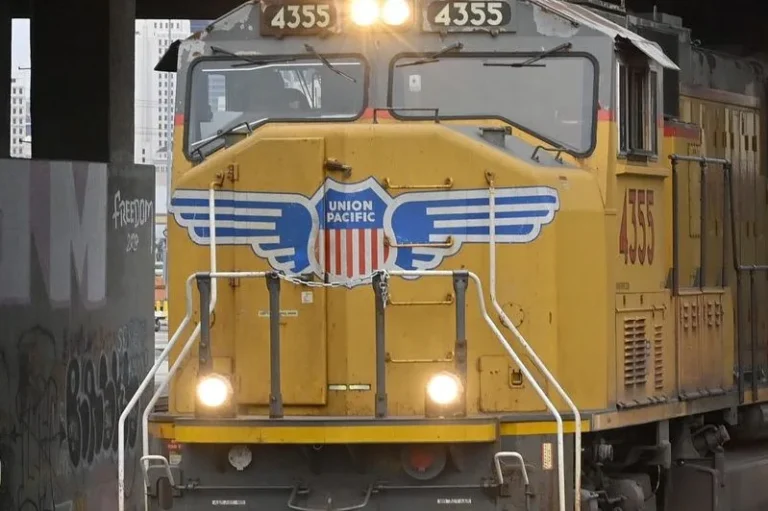 6 Migrants Baked to Death in Texas Rail Yard Boxcar as Smuggling Investigation Opens
