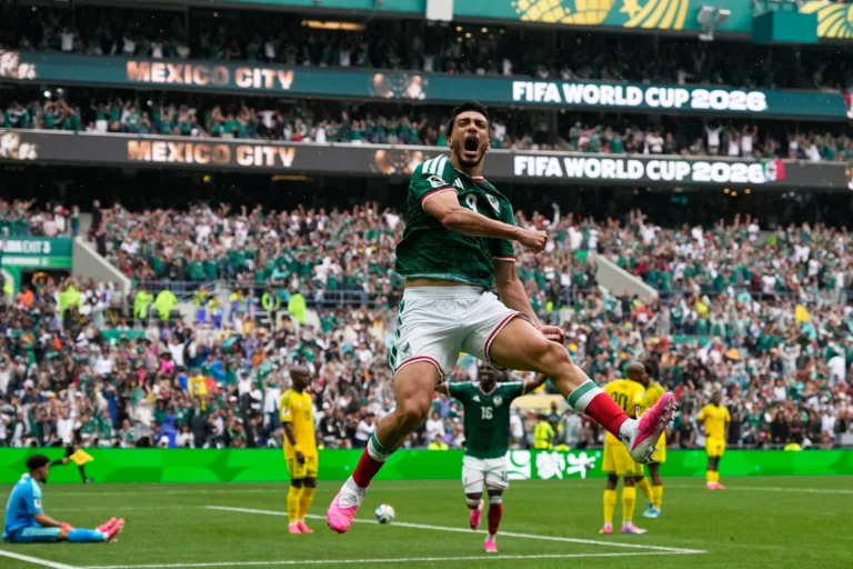 2026 World Cup Opener: Mexico Defeats South Africa 2-0 in Chaotic Match with Three Red Cards