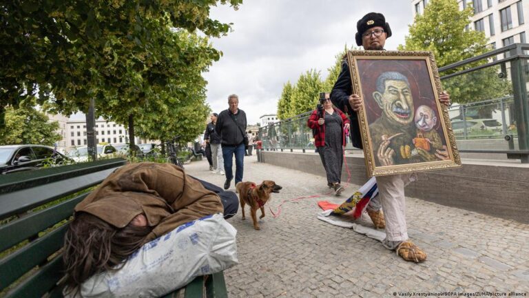 Russian Artist Critical of Putin Shot Dead in Poland as Investigators Detain 2 Suspects