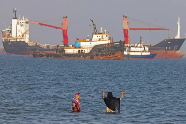 US Shoots Down Iranian Missiles and Drones Near Strait of Hormuz Hits Radar Sites in Escalation