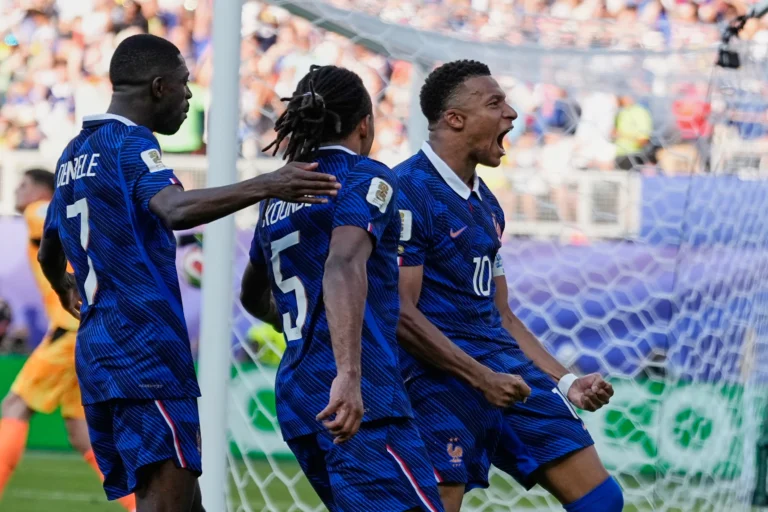 Mbappe Penalty Sends France Into World Cup Quarterfinals With Hard-Fought 1-0 Win Over Combative Paraguay
