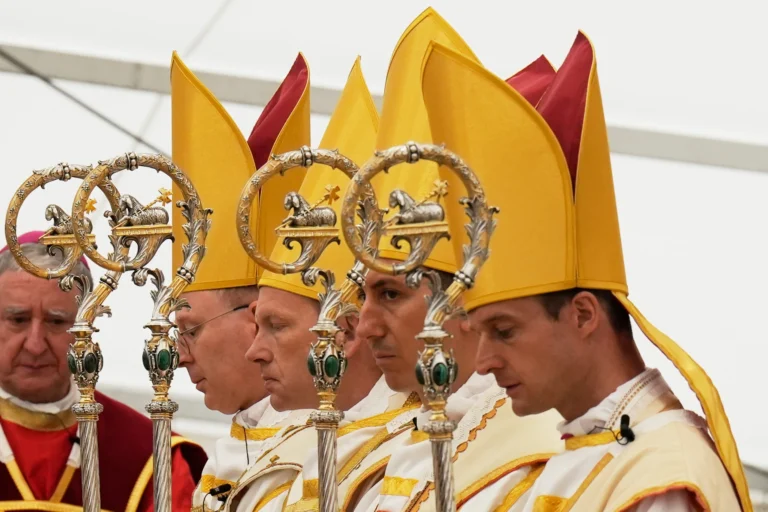 Vatican Declares Traditionalist Group in Schism, Excommunicates Bishops and Priests